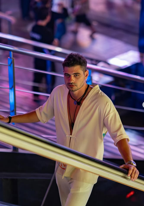Recunoști cine e ispita de la Insula Iubirii de pe băncile liceului? „De când îmi copia Liviu Vârciu freza”