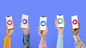 Studiul care schimbă tot ce știai despre Facebook, Tik-Tok și Instagram: de ce te simți mai singur după ce stai online