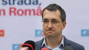 Persoanele fără adăpost, uitate de statul român. Vlad Voiculescu, ministrul sănătăţii: “Încă nu ştim dacă vom vaccina persoanele fără adăpost”