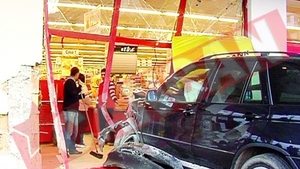 Cu BMW-ul in supermarket