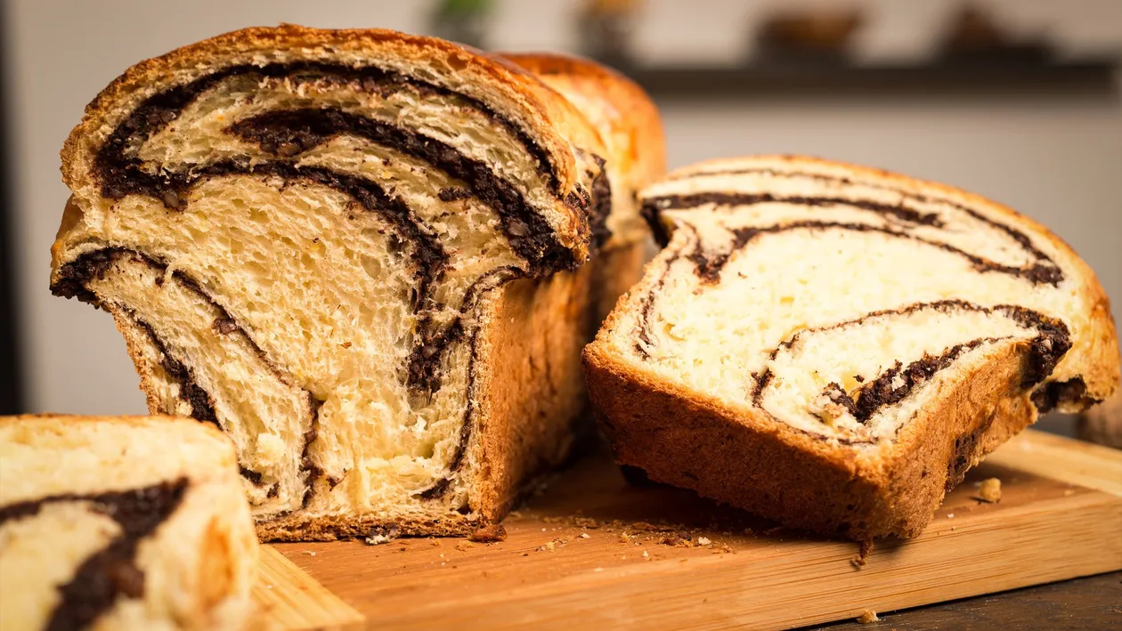 Reţeta minune de la un “MasterChef”! Cum transformi cozonacul uscat într-un desert delicios