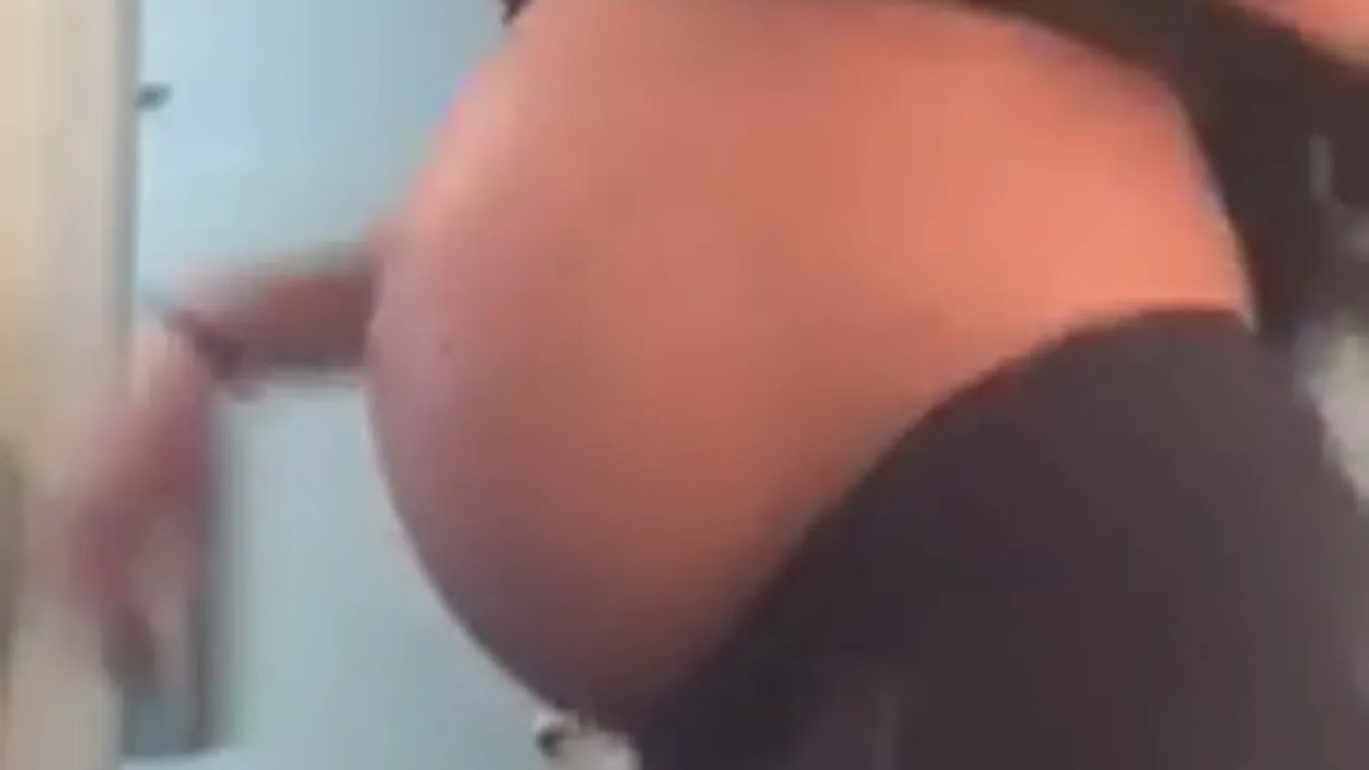 Artistă celebră de la noi, dans viral pe internet! Burta de gravidă imensă nu a încurcat-o deloc