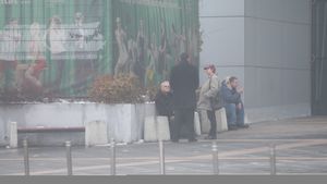 Imagini hilare cu Irinel Columbeanu! A parcat in loc nepermis si si-a chemat soferul de acasa ca sa-i mute masina!