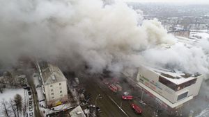 Ultimul telefon al fetiței de 12 ani, care se afla în mall-ul cuprins de flăcări: "Spune-i mamei că o iubesc..."