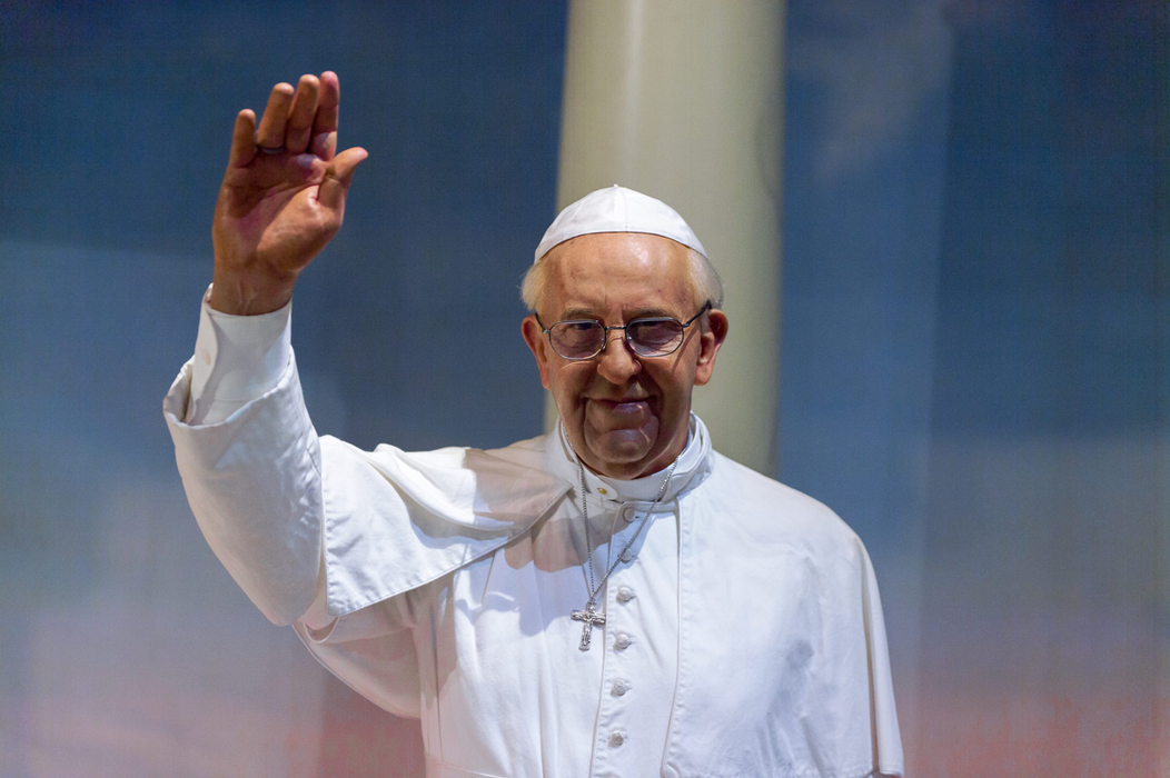 Papa Francisc a fost externat după operaţia suferită la colon (sursa foto Shutterstock)