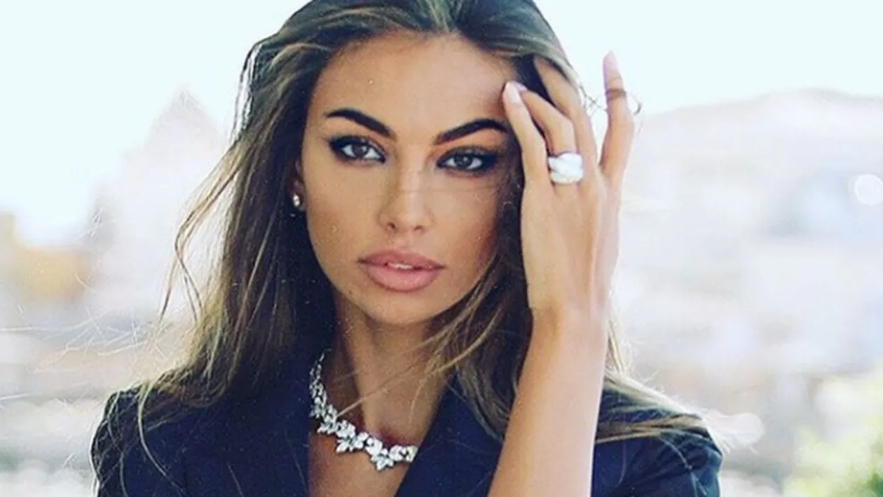 Mădalina Ghenea a făcut furori la Paris Fashion Week. A arătat ca o adevărată zeiță