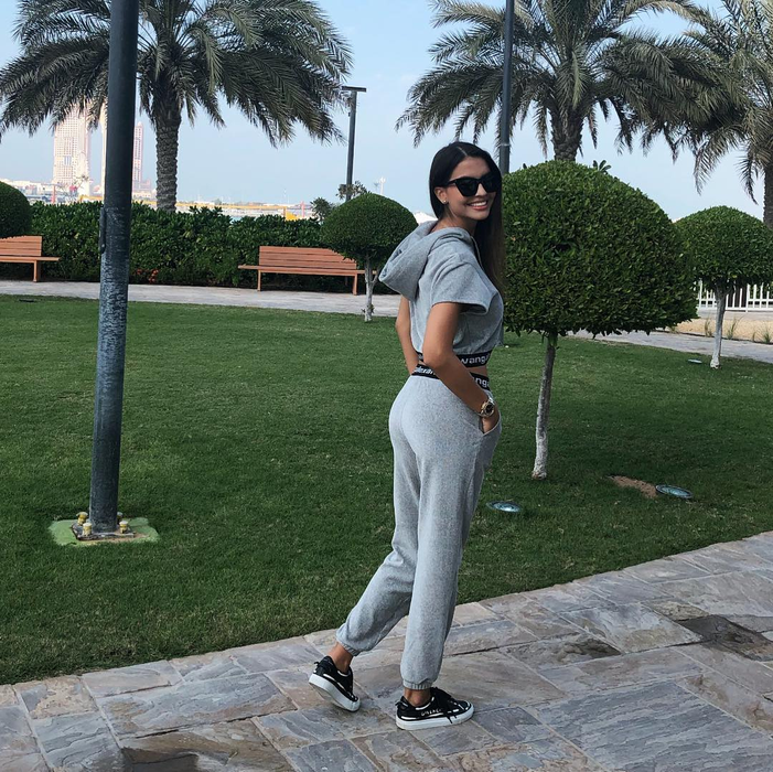 Sandra și Adrian Mutu au “fugit” din București! Avem fotografia care îi dă de gol + GALERIE FOTO incendiară cu sexy-bruneta