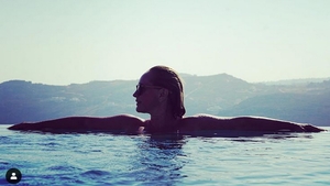 Imagine rarisimă! Andreea Esca a pozat azi în costum de baie. Ce ascunde sub hainele de crainică, de fapt, vedeta de la Știrile Pro TV