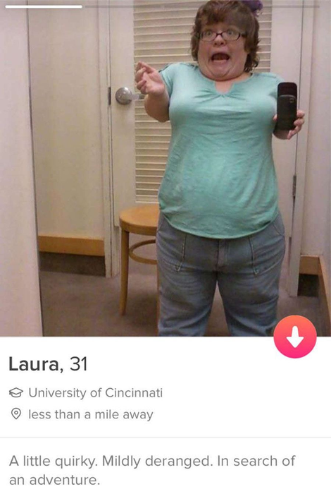 Şi-a făcut cont pe Tinder ca să îşi găsească un iubit pitic, dar toţi bărbaţii îi spuneau că au fantezii cu ea! Reacţia tinerei a ajuns să fie virală