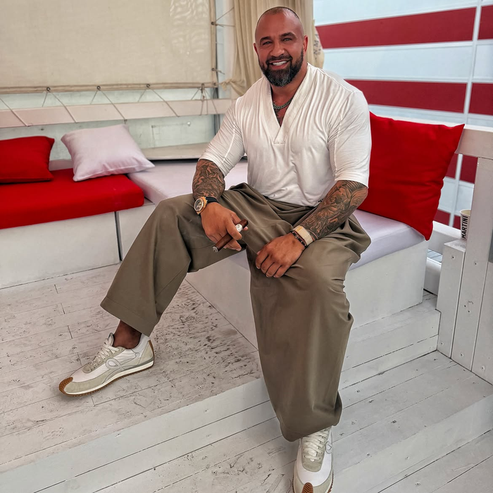 Alex Bodi la un restaurant pe litoral