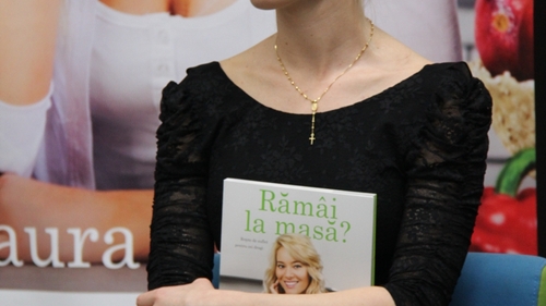 UMILINTA TOTALA! Laura Cosoi, desfiintata in public de un celebru actor: “Daca vrei sa o f***, ia-i o Fanta la 2 litri”