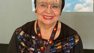 Irina-Margareta Nistor își sărbătorește ziua de naștere în cadrul unui eveniment unic: „Chuck Norris vs. Inegalabila Irina-Margareta Nistor”