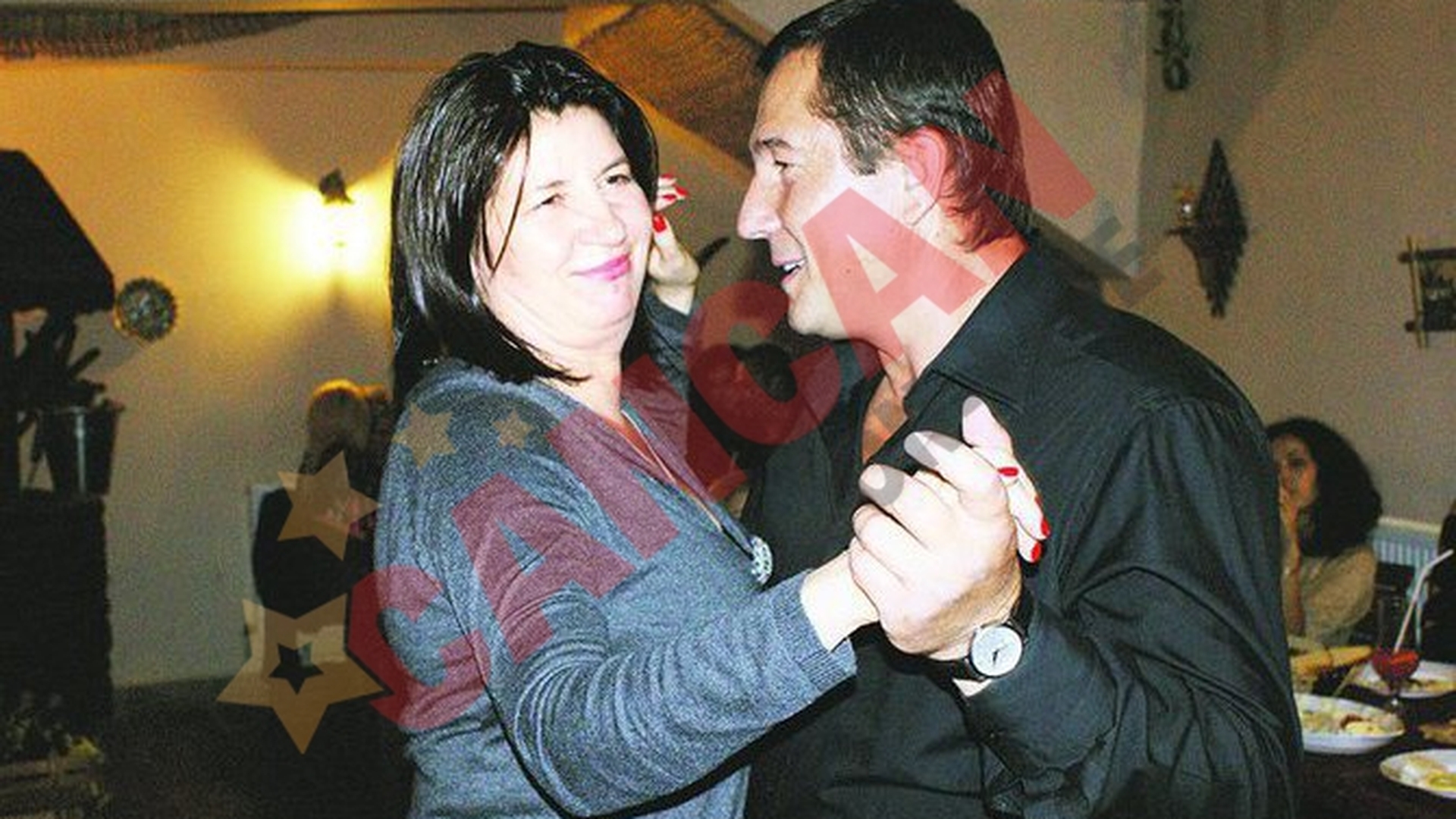 A dansat cu Magda Catone sub ochii sotiei