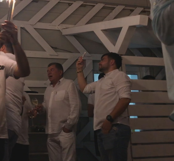 Emanoil Savin a făcut șpriț ”pe separeu” la LOFT!