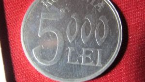 Cu cât se vinde în 2022 o monedă de 5000 de lei? Detaliul care face diferenţa şi te poate umple de bani