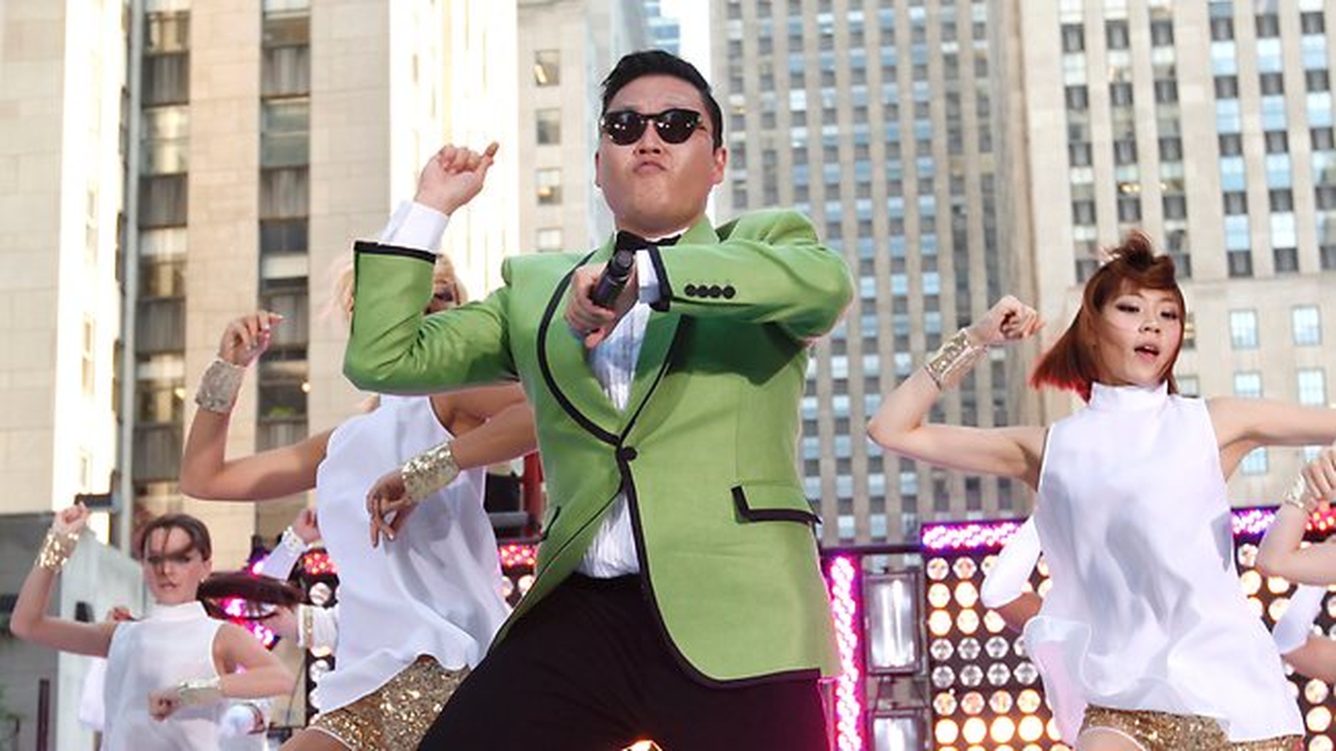 Ea stie cel mai bine ce e "Gangnam style"! Imagini de colectie cu sotia coreeanului PSY! Esti curios cum arata?