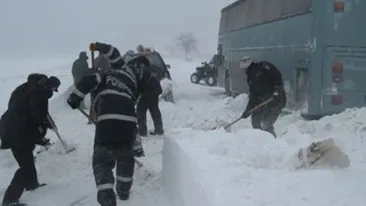 Sapte autocare au ramas blocate in nameti timp de 7 ore pe DN 3!