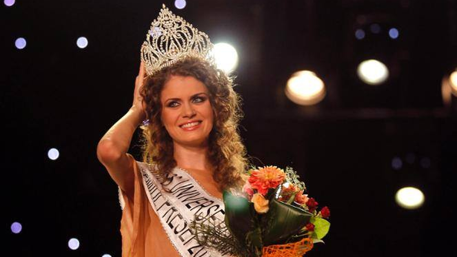 Adevarul despre noua Miss Universe Romania! Uite cum arata complet nemachiata, in costum de baie!