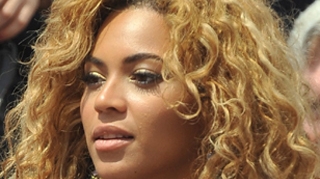 Anamaria Ferent, Beyonce de Romania! Vezi aici asemanarile izbitoare dintre cele doua artiste!