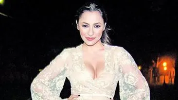 Andra a avut la filmari o rulota, special pentru a-si depozita zecile de tinute pregatite de Dana Budeanu. Geisha in noul videoclip