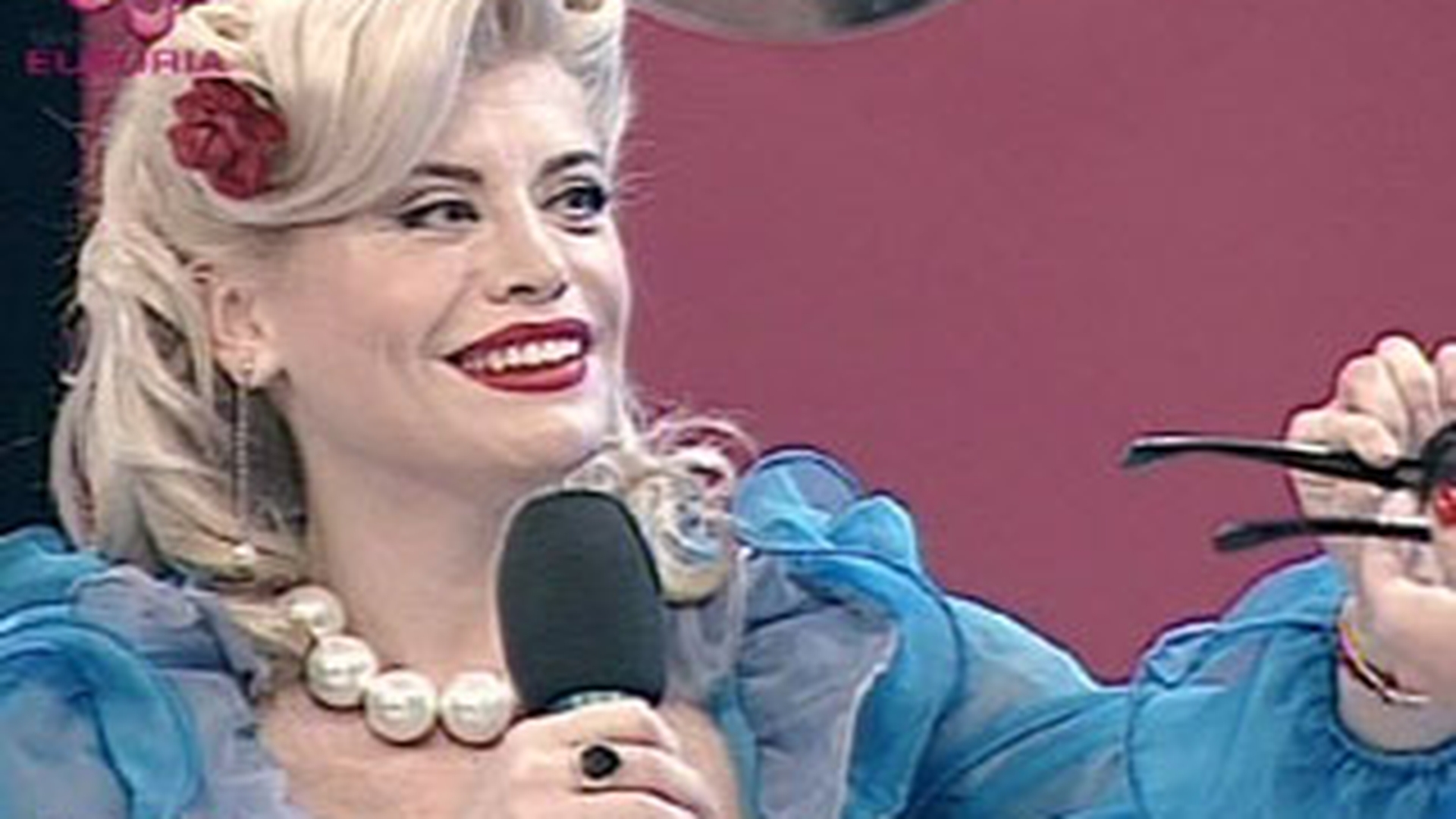 Loredana: "Scena te innobileaza si atunci cand ajungi sub lumina reflectoarelor e ceva inaltator!"