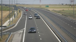 Atenţie şoferi! O nouă metodă de tâlhărie ia amploare pe şoselele din România! De cine trebuie să vă feriţi