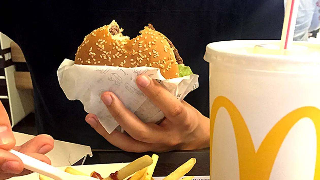 Veste proastă pentru fanii fast-food! McDonald's scoate din meniu faimosul burger de 15.90 lei