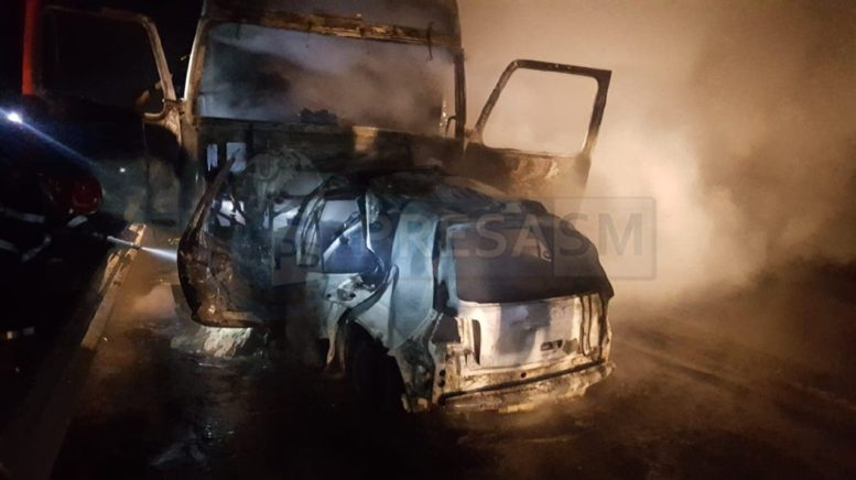 Accident teribil! Un automobil și un tir s-au ciocnit și au luat foc. Un șofer a murit
