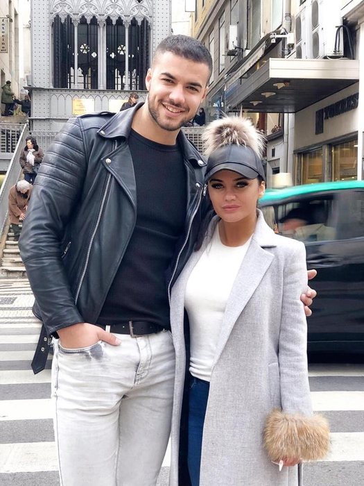 Carmen de la Sălciua, cea mai sexy interpretă de muzică populară, s-a reprofilat! Cum cântă una dintre piesele celebre ale lui Whitney Houston