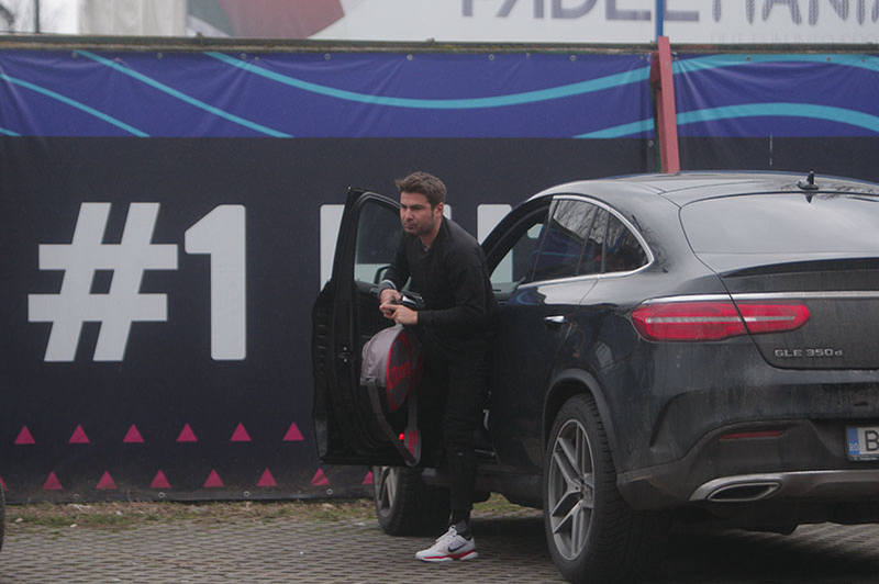 Adrian Mutu a venit la o partidă de tenis cu noua achiziție, un Mercedes de 85.000 de euro