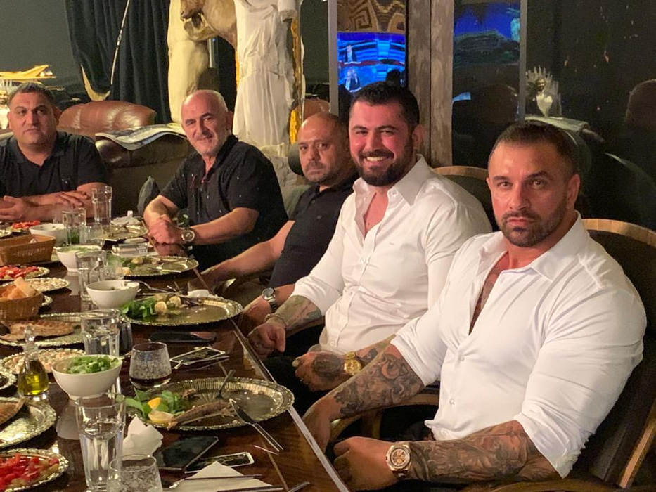 Au ieșit la iveală detalii incredibile despre întâlnirea dintre Alex Bodi și Cengiz Şıklaroğlu