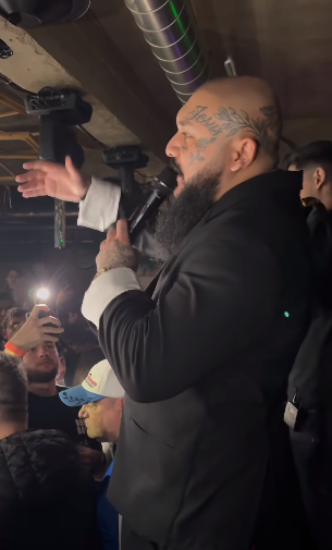 Ce i-a făcut un fan lui Dani Mocanu. Manelistul s-a indignat: „N-ai cum să mă iei la mișto că…”