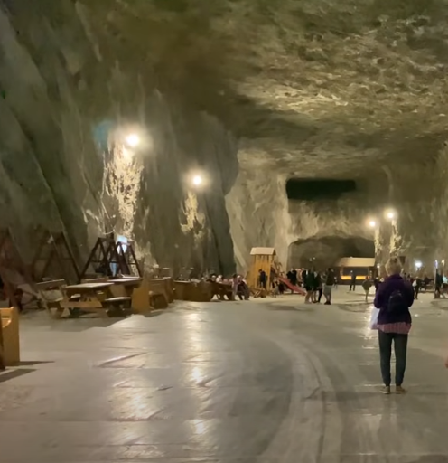 Salina Praid, un obiectiv turisti vizitat de mii de persoane, zilnic - se află în județul Harghita / sursă foto: Captură video