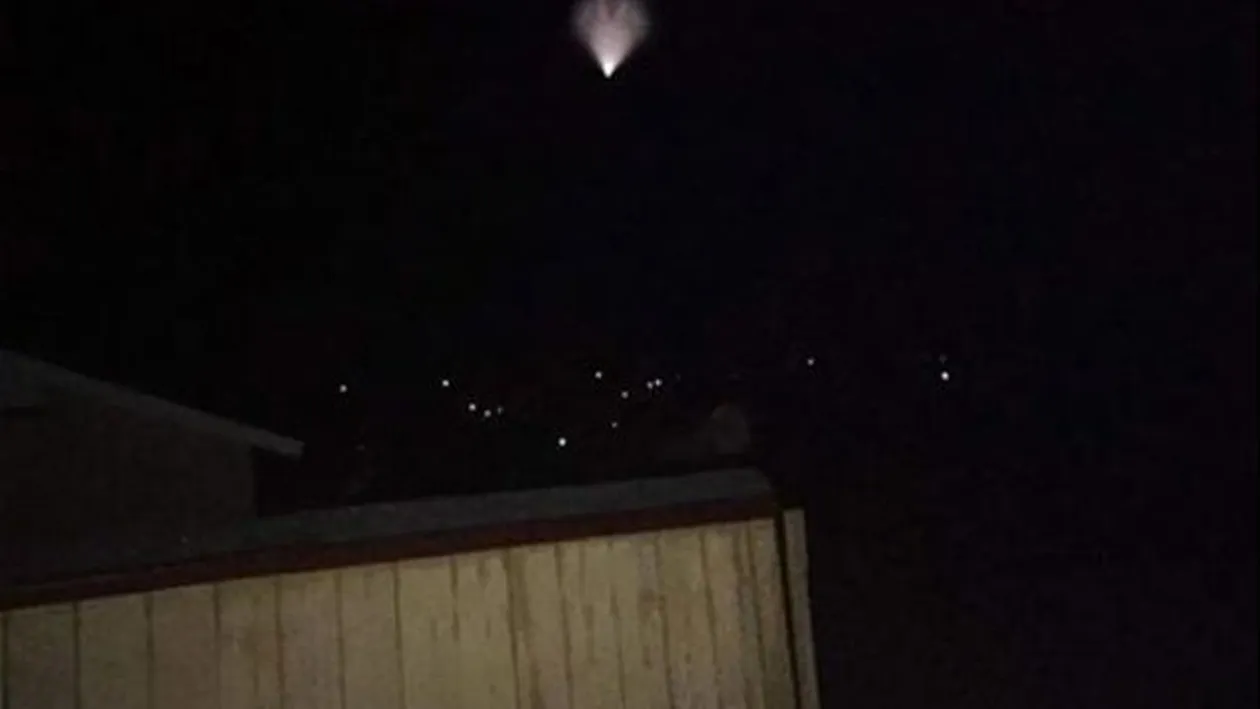 Apariţie misterioasă pe cer, de Crăciun! Localnicii din Bucovina s-au speriat de ceea ce au văzut „Am fugit în casă...”