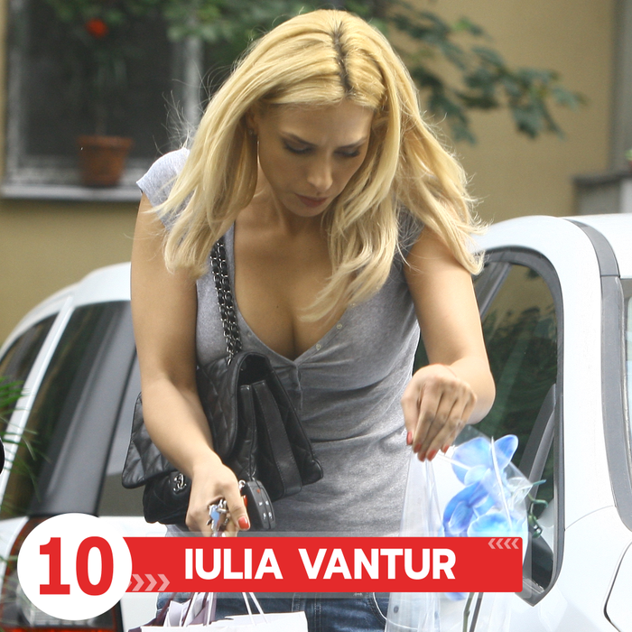 Top 50 decolteuri care au „explodat”. Pe ce locuri se clasează Monica Bârlădeanu, Lili Sandu ori Claudia “Cream”