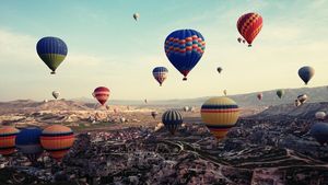 Tragedie în faimoasa Cappadocia! Două baloane cu aer cald s-au prăbușit. O persoană a murit, iar 31 au fost rănite