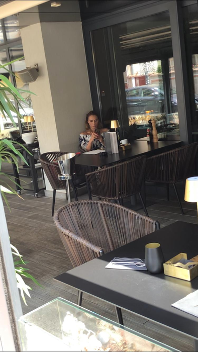 Iulia Vântur, singură la o cafea în ”Floreasca”. A venit acum o lună în România