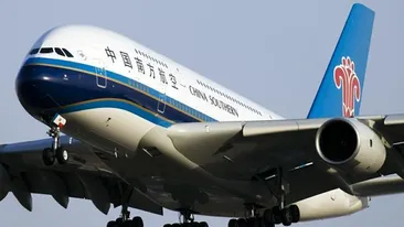 Tupeu maxim! Cu un bilet de avion, a mâncat gratis un an, la salonul VIP! Apoi, a cerut banii pe bilet!