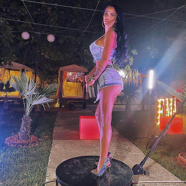 Daniela Crudu, pozează sexy