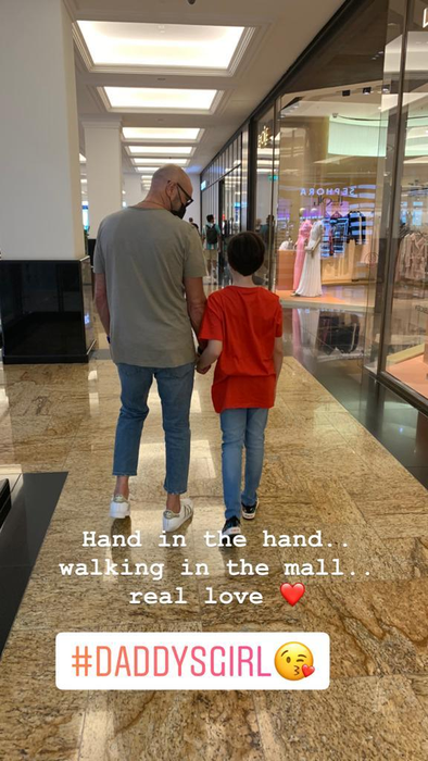 Zenga și fiica lui, la plimbare prin mall