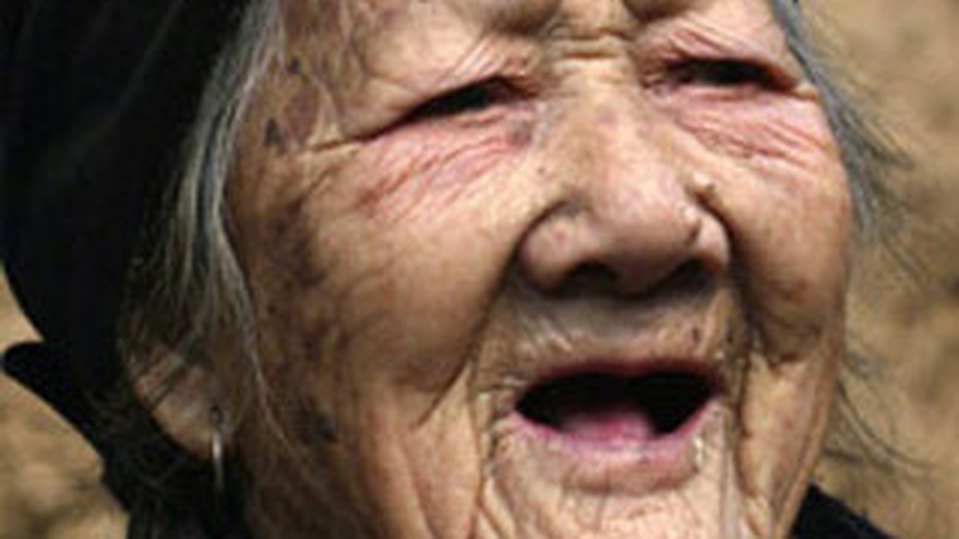 Femeia-diavol traieste in China! I-a crescut un corn in frunte