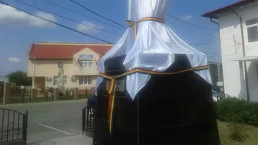 VIDEO Bustul lui Ion Dolănescu, dezvelit cu fast la Perşinari. Seamănă sau nu cu artistul?