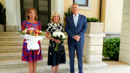 Carmen Iohannis, luată la mişto pentru ţinuta cu care s-a afişat la întâlnirea cu Jill Biden: Cu moartea pre moarte călcând!