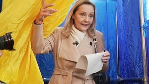 Ce salariu lunar are Elena Lasconi în Câmpulung Muscel. Câștigă dublu cât soțul ei