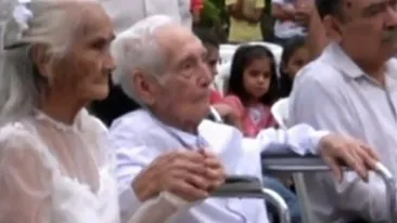 Pentru toti cei care nu mai cred in DRAGOSTE ADEVARATA! S-au casatorit dupa 80 de ani si au impreuna peste 100 de urmasi