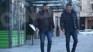 Imaginile care probează totul! Prietenie suspectă între un antrenor cu sânge de dinamovist şi un parior celebru!