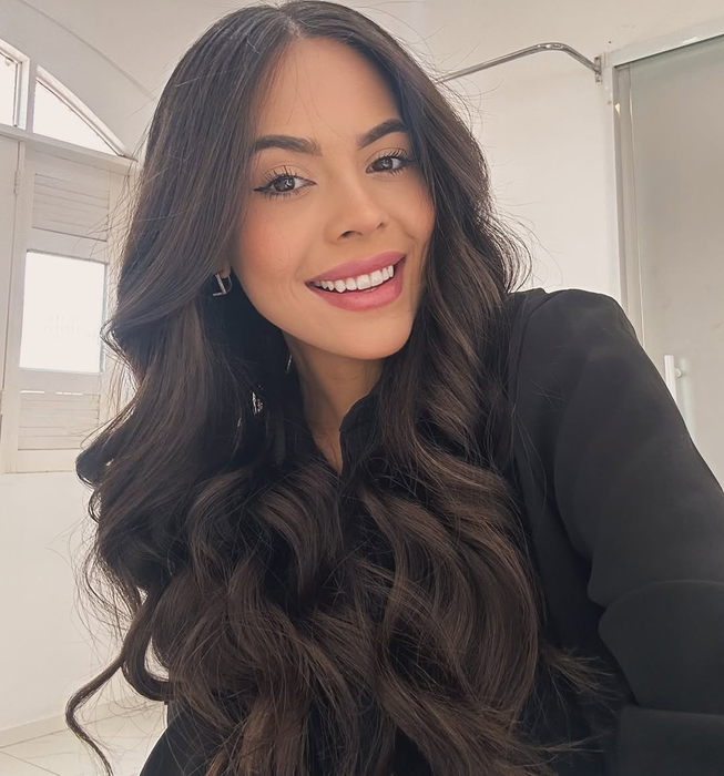 O influenceriță a murit la doar 28 de ani, după ce a ajuns la spital cu febră și dureri abdominale. Care a fost cauza decesului, de fapt