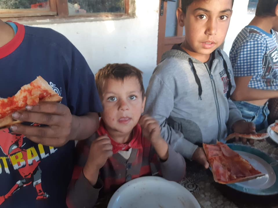 Un pastor din Târgu-Mureș are grijă de zeci de copii care trăiesc într-o sărăcie lucie! Oamenii au făcut un apel disperat pe Facebook: „Îmi tremură mâna pe tastatură!”