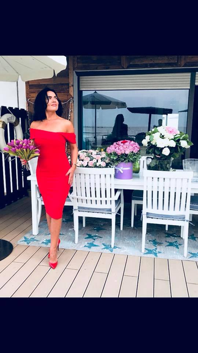 Ioana a primit numeroase buchete de flori de ziua ei