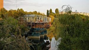 Povestea "Titanicului" românesc, vaporul care s-a scufundat în Lacul Tei din București, la data de 6 august 1967